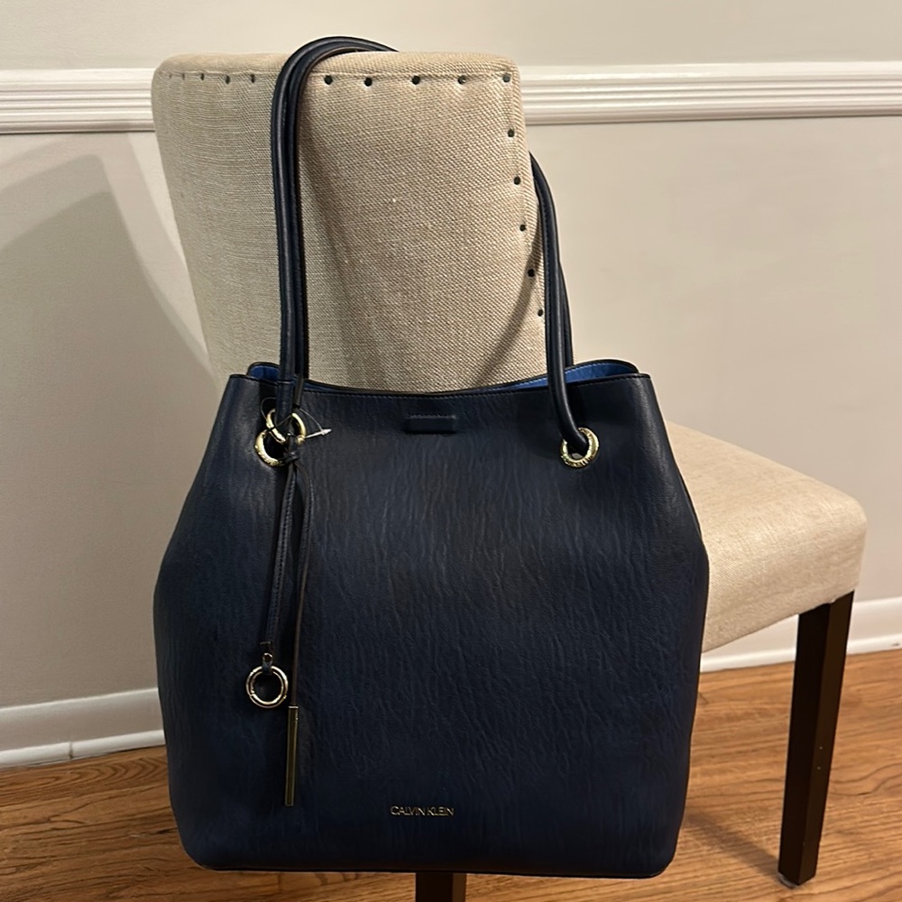 CALVIN KLEIN GABRIANNA LARGE CK TOTE BAG + POUCH REVERSIBLE *NWT*